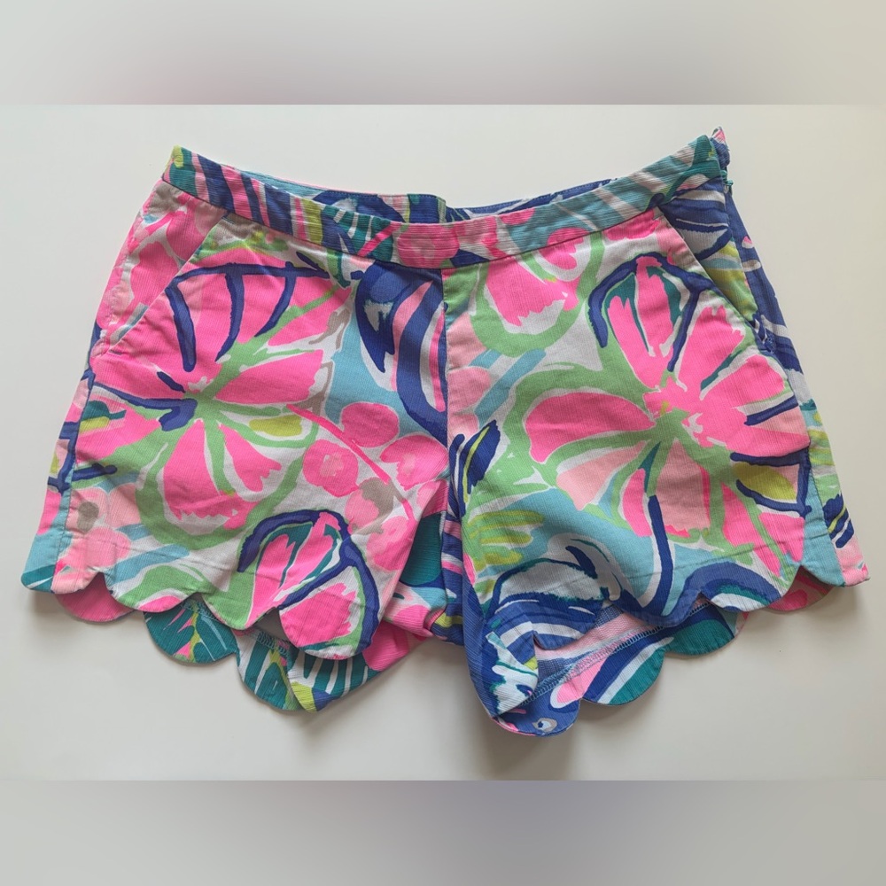 Lilly Pulitzer Floral Shorts Size 4 Scallop Hem Missing Button